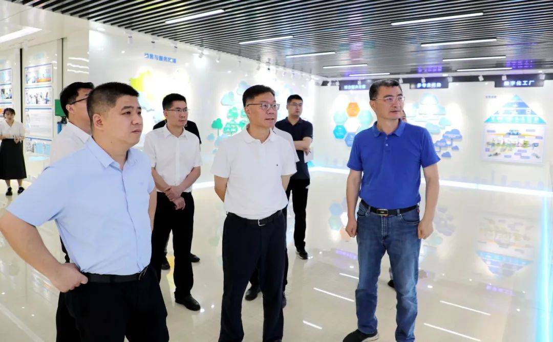 金湾区委书记梁耀斌一行莅临我司调研领导 金湾区委书记梁耀斌一行莅临我司调研领导