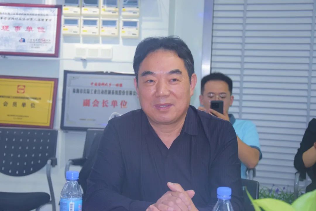 安徽省涂料行业协会广东调查学习观摩团莅临我司互换领导 安徽省涂料行业协会广东调查学习观摩团莅临我司互换领导
